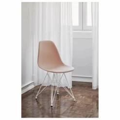 Hot Chaise DSR Plastic - piètement blanc epoxy - Charles & Ray Eames | Chaises, Tabourets, Bancs