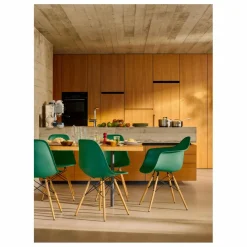 New Chaise DSW plastic - piètement érable - Charles & Ray Eames | Chaises, Tabourets, Bancs