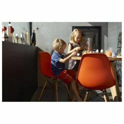 Online Chaise DSW plastic - piètement érable - Charles & Ray Eames | Chaises, Tabourets, Bancs