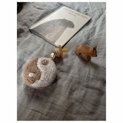 Doudou attache tétine Yin Yang | Vaisselle, Tétines